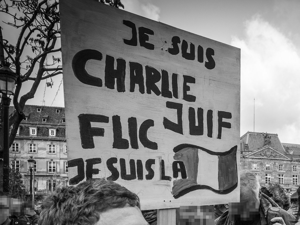 Pancarte « JE SUIS CHARLIE FLIC JUIF JE SUIS LA », Strasbourg (67), 11 janvier 2015