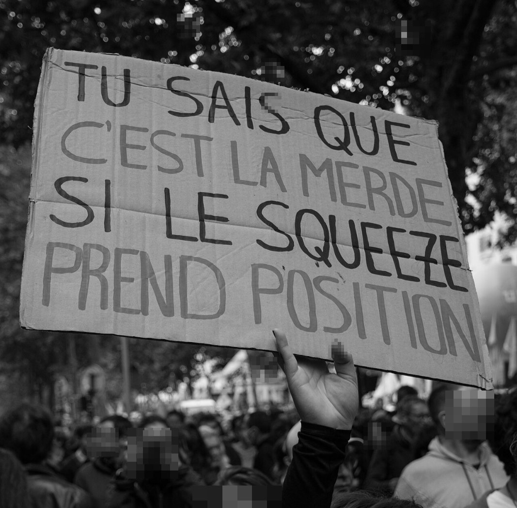 Pancarte « TU SAIS QUE C'EST LA MERDE SI LE SQUEEZE PREND POSITION », Paris (75), 15 juin 2024