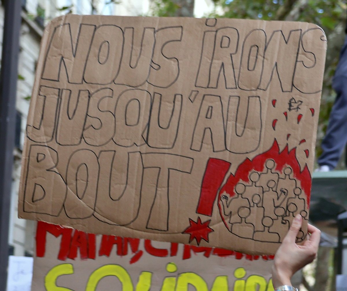 Pancarte « NOUS IRONS JUSQU'AU BOUT! », Paris (75), 6 octobre 2026