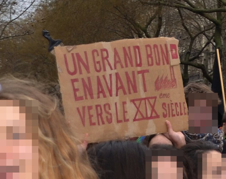 Pancarte « UN GRAND BOND EN AVANT VERS LE XIXème SIÈCLE », Paris (75), 9 mars 2016