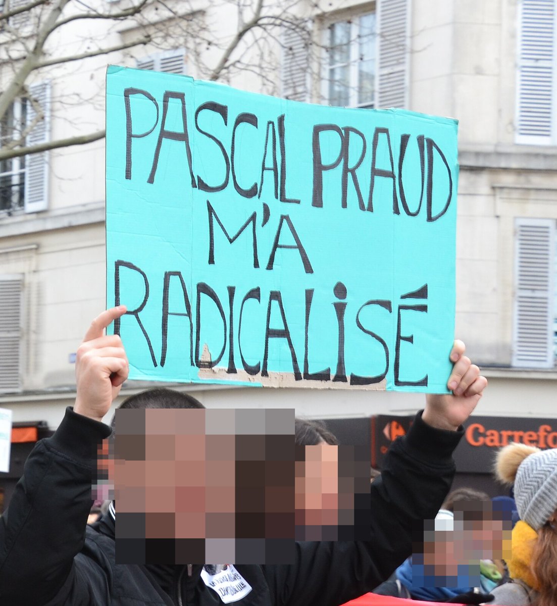 Pancarte « PASCAL PRAUD M'A RADICALISÉ », Paris (75), 11 janvier 2020