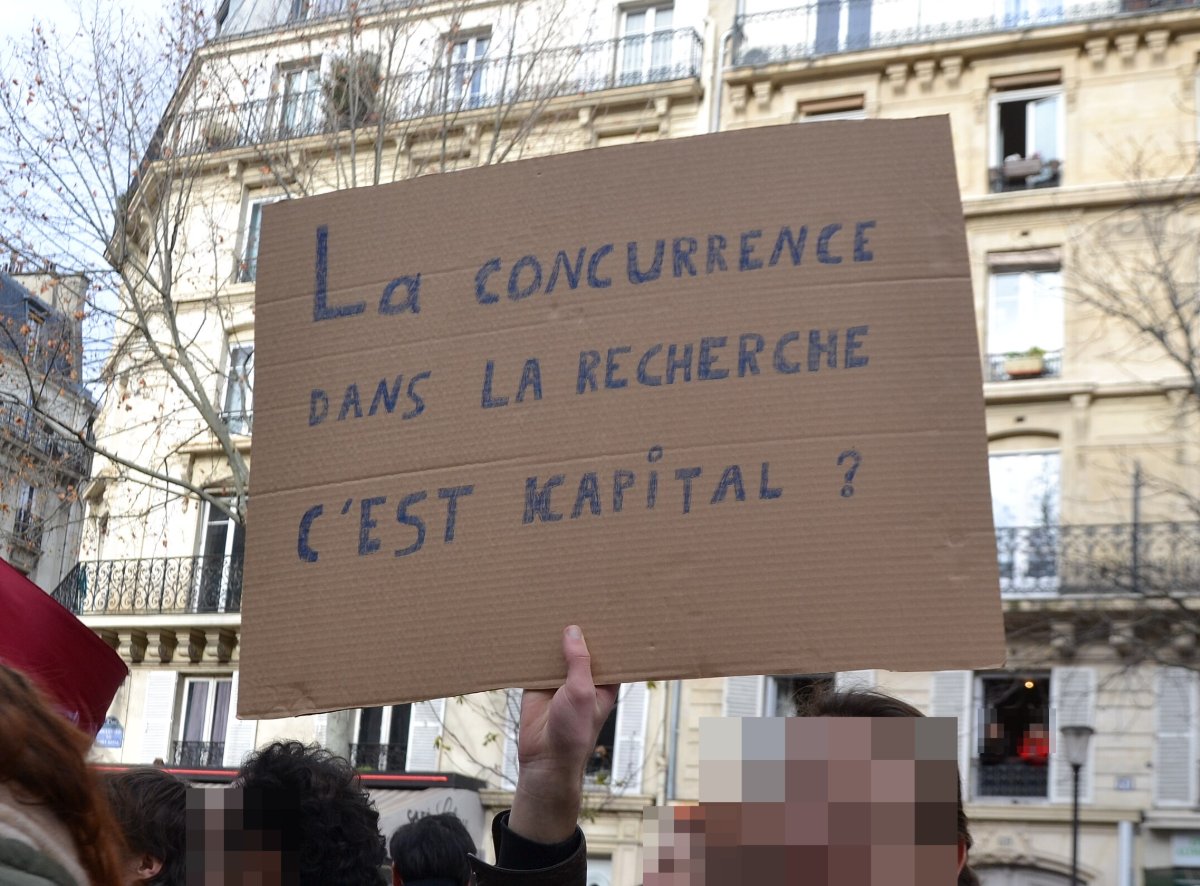 Pancarte « La concurrence dans la recherche c'est KAPITAL ? », Paris (75), 29 janvier 2020