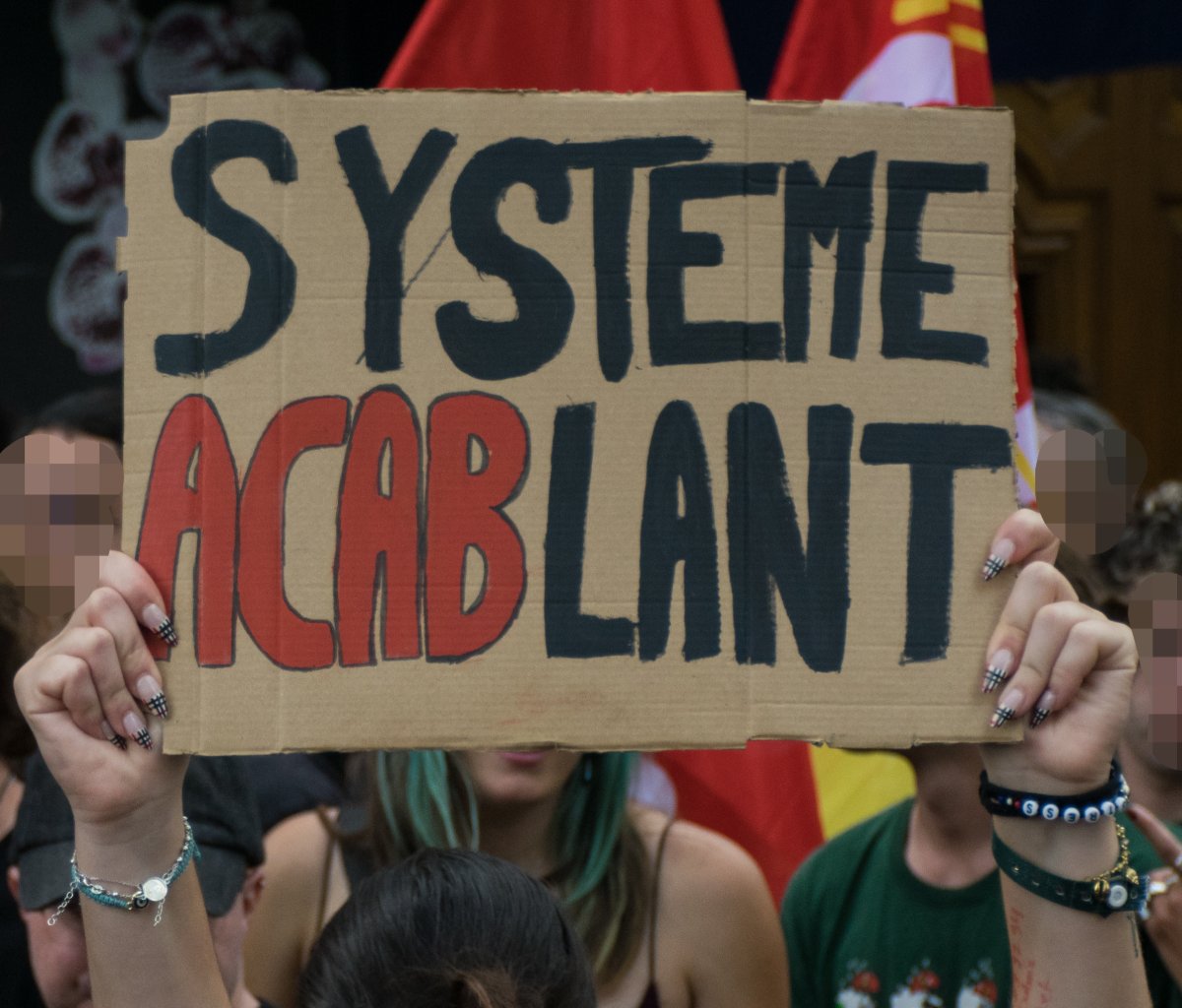 Pancarte « SYSTEME ACABLANT », Paris (75), 6 octobre 2026