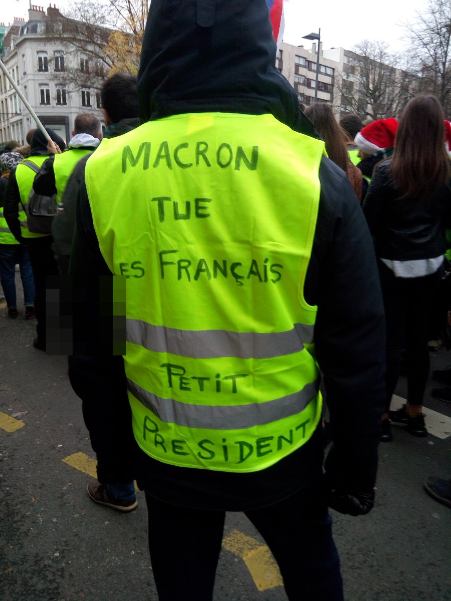 Pancarte « MACRON TUE LES FRANÇAIS PETIT PRESIDENT », Lille (59), 8 décembre 2018
