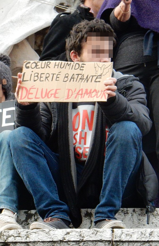 Pancarte « COEUR HUMIDE LIBERTÉ BATANTE DÉLUGE D'AMOUR », Paris (75), 11 janvier 2015