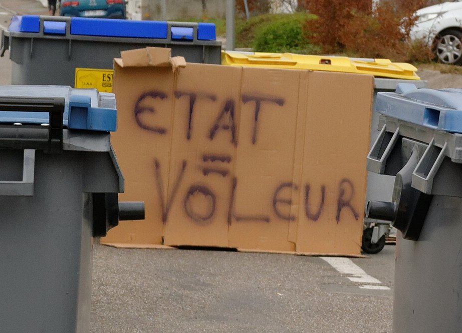 Pancarte « ETAT = VOLEUR », Belfort (90), 17 novembre 2018