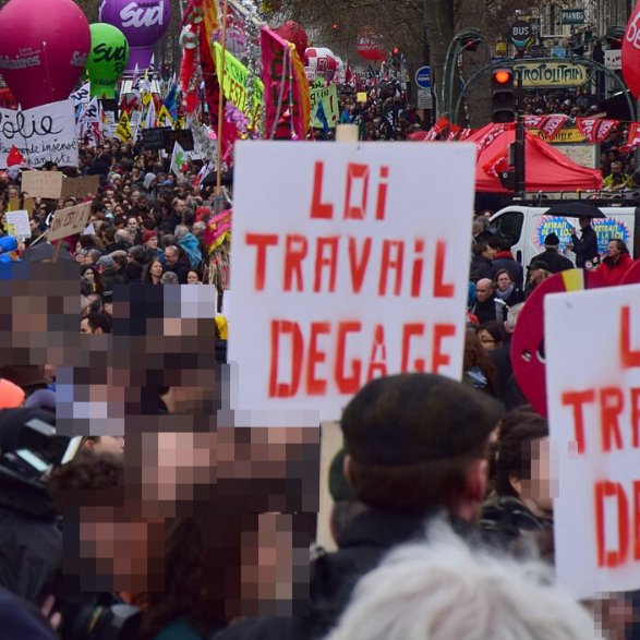 Pancarte « LOI TRAVAIL DEGAGE », Paris (75), 9 avril 2016
