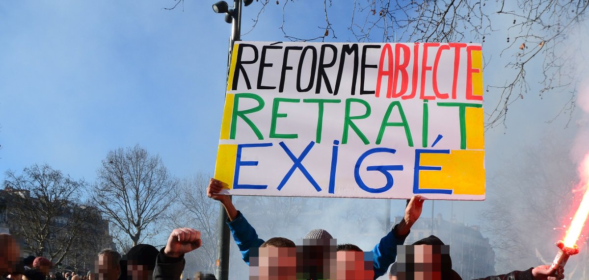 Pancarte « RÉFORME ABJECTE RETRAIT EXIGÉ », Paris (75), 6 février 2020