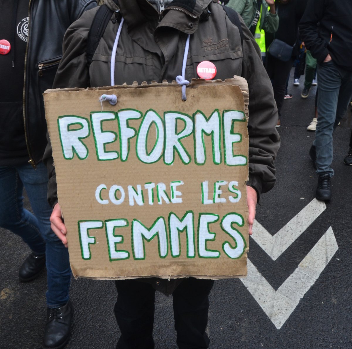 Pancarte « REFORME CONTRE LES FEMMES », Paris (75), 1 mai 2023
