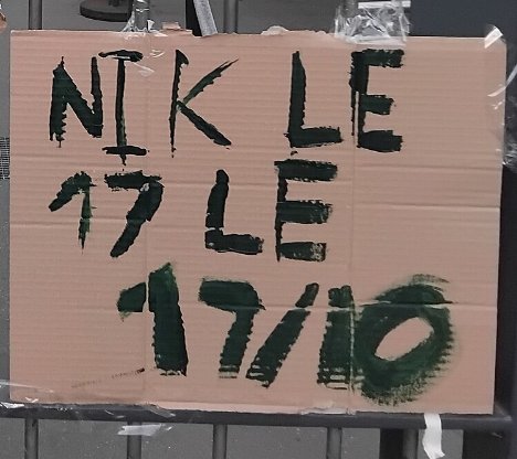 Pancarte « NIK LE 17 LE 17/10 », Paris (75), 11 octobre 2026