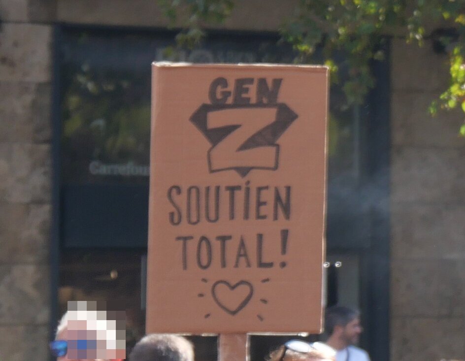 Pancarte « GEN Z SOUTIEN TOTAL! », Perpignan (66), 6 octobre 2026