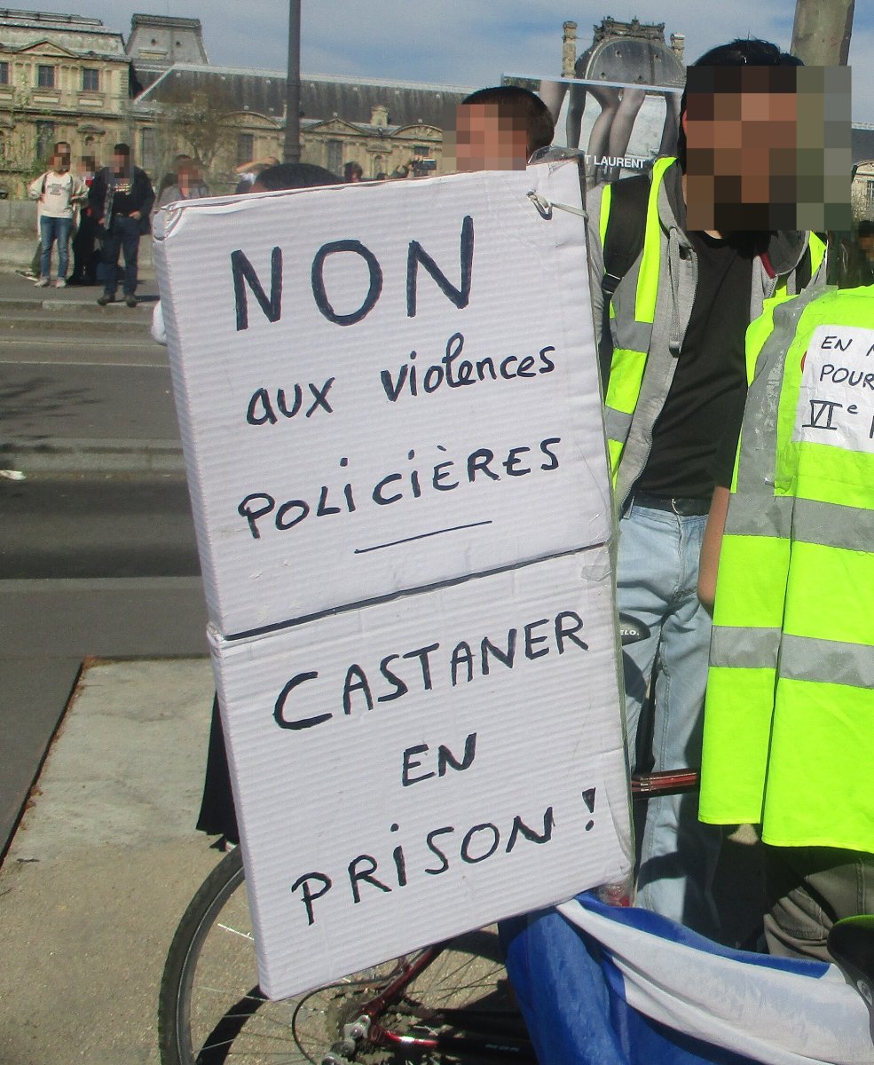Pancarte « NON aux violences policières CASTANER EN PRISON ! », Paris (75), 30 mars 2019
