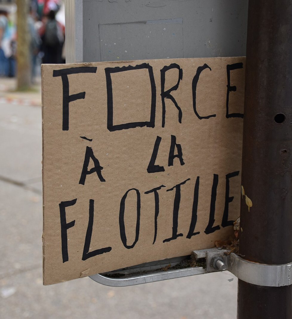 Pancarte « FORCE À LA FLOTILLE », Paris (75), 2 octobre 2025