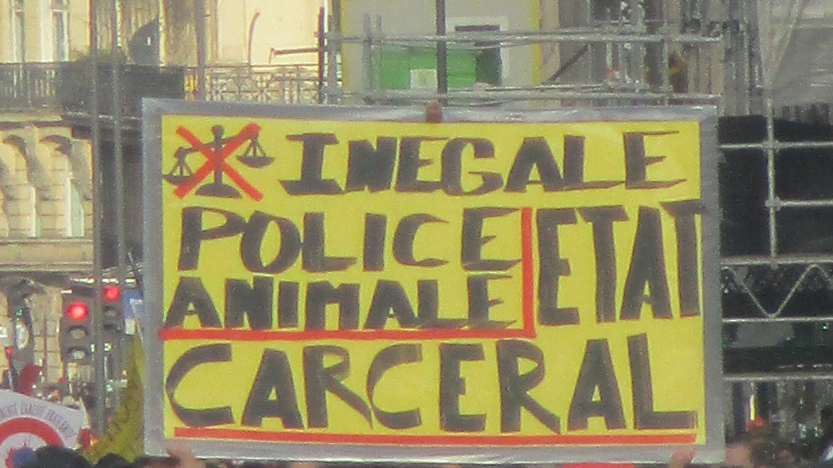 Pancarte « INEGALE POLICE ANIMALE ETAT CARCERAL », Paris (75), 9 février 2019