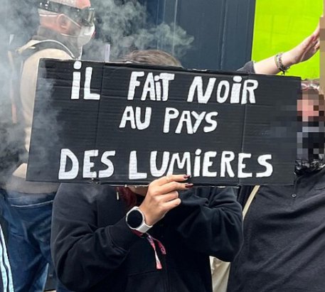 Pancarte « IL FAIT NOIR AU PAYS DES LUMIERES », Nancy (54), 17 octobre 2026