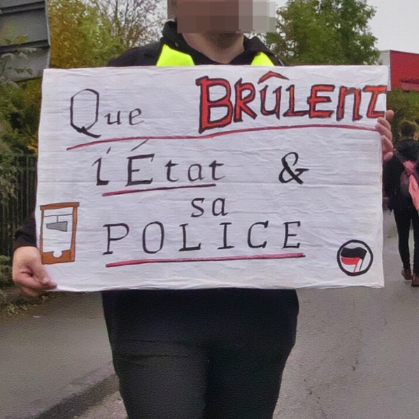 Pancarte « Que BRÛLENT l'État & sa POLICE », Bavilliers (90), 17 octobre 2026
