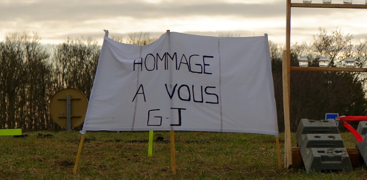 Pancarte « HOMMAGE A VOUS G-J », Menoncourt (90), 3 janvier 2019