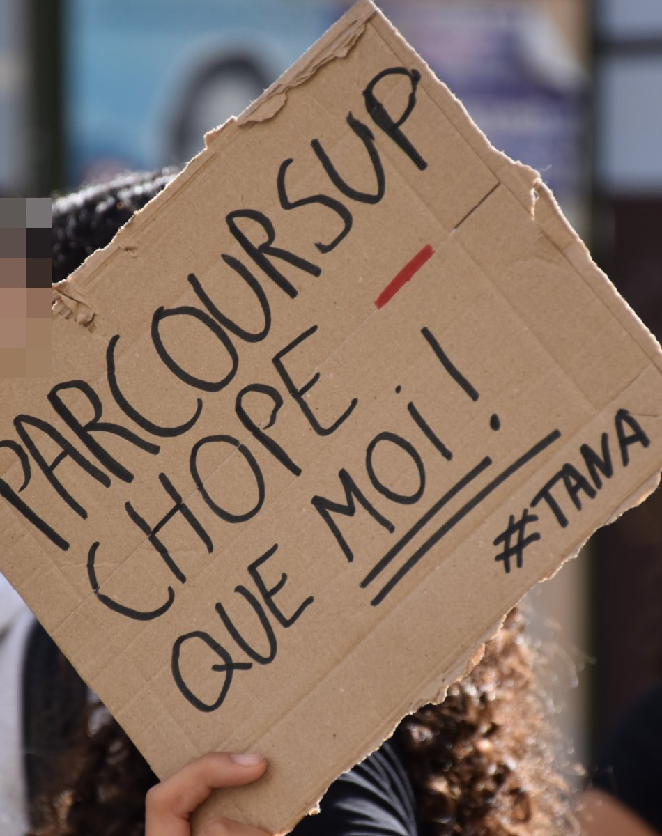 Pancarte « PARCOURSUP CHOPE QUE MOI ! #TANA », Paris (75), 1 octobre 2026