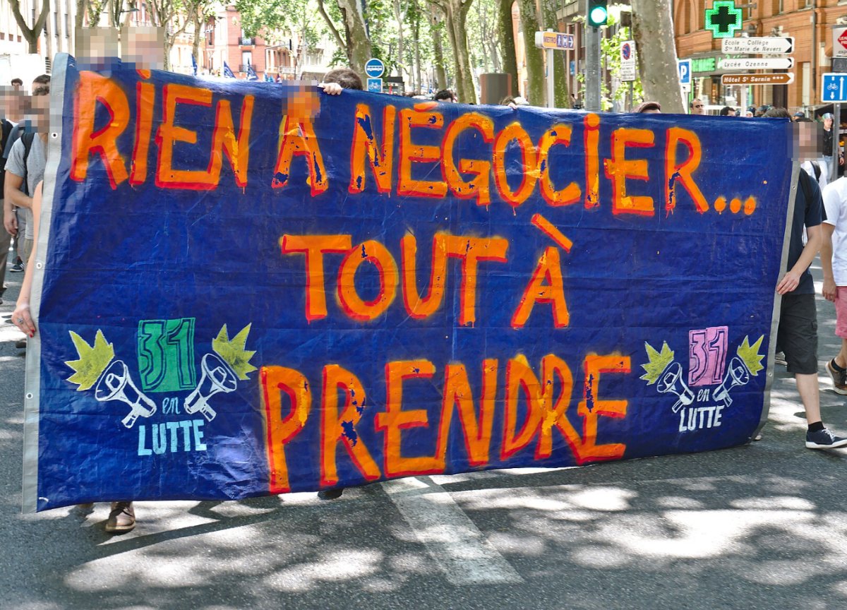 Pancarte « RIEN À NÉGOCIER... TOUT À PRENDRE 31 en LUTTE », Toulouse (31), 23 juin 2016