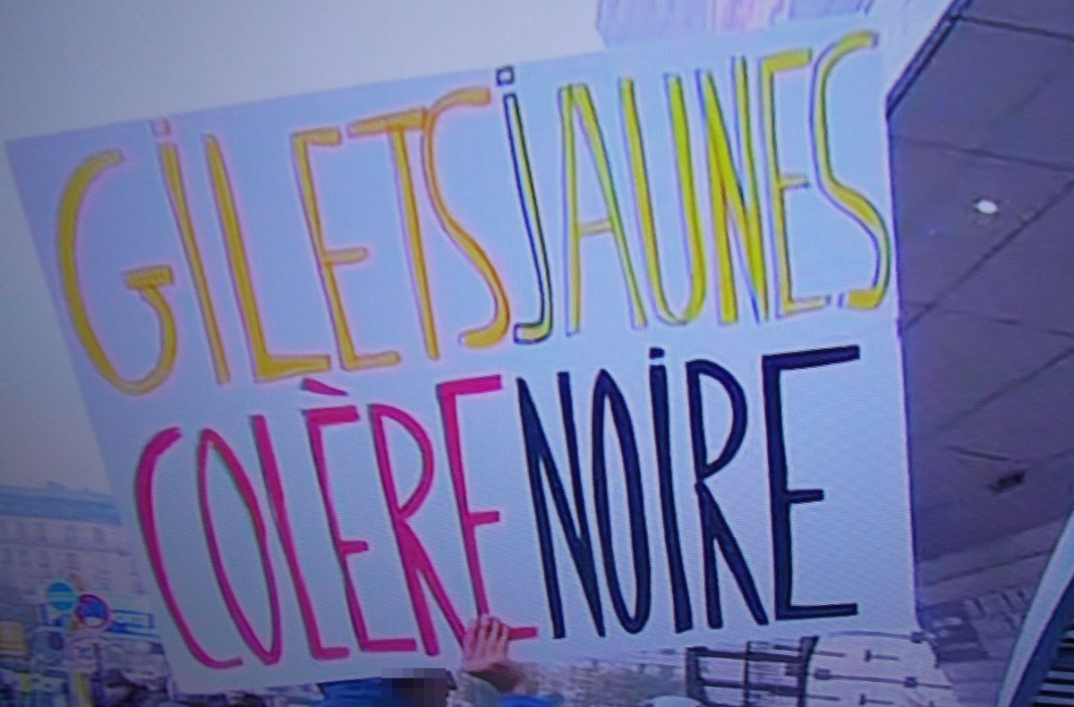 Pancarte « GILETS JAUNES COLÈRE NOIRE », Paris (75), 17 novembre 2018