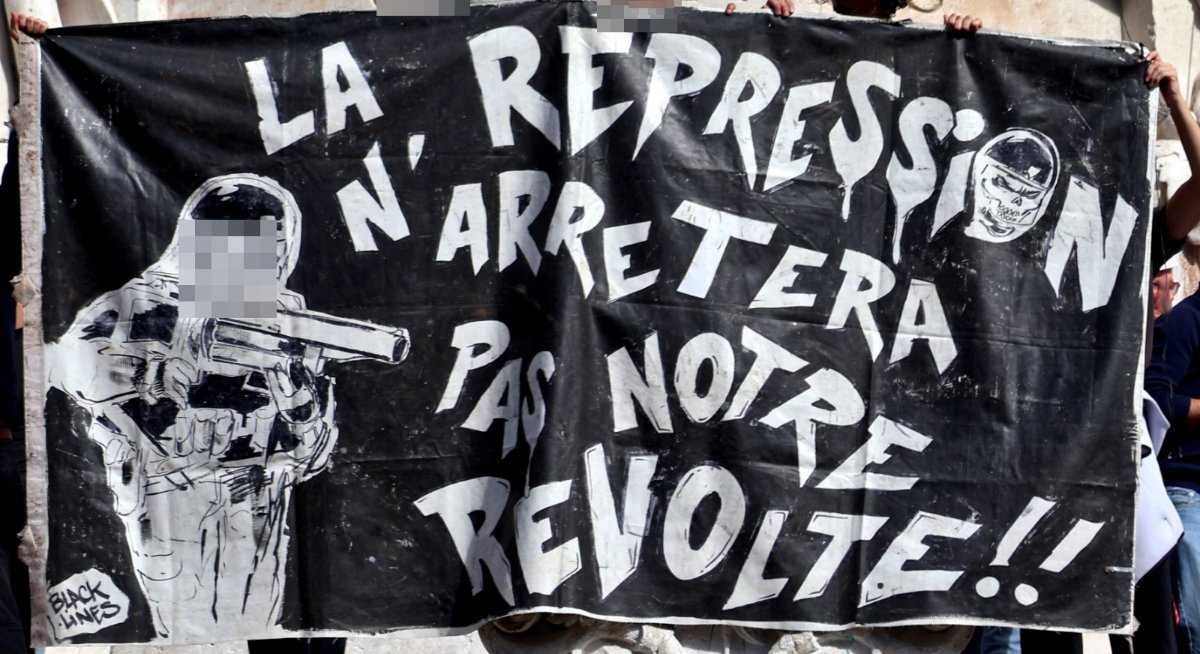 Pancarte « LA REPRESSION N'ARRETERA PAS NOTRE REVOLTE!! », Paris (75), 6 octobre 2026