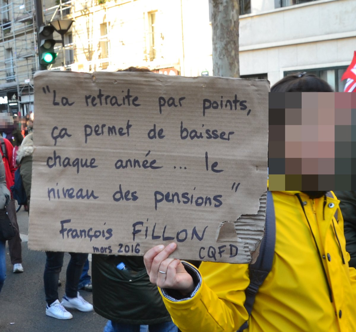 Pancarte « « La retraite par points, ça permet de baisser chaque année ... le niveau des pensions » François FILLON mars 2016 CQFD », Paris (75), 16 janvier 2020