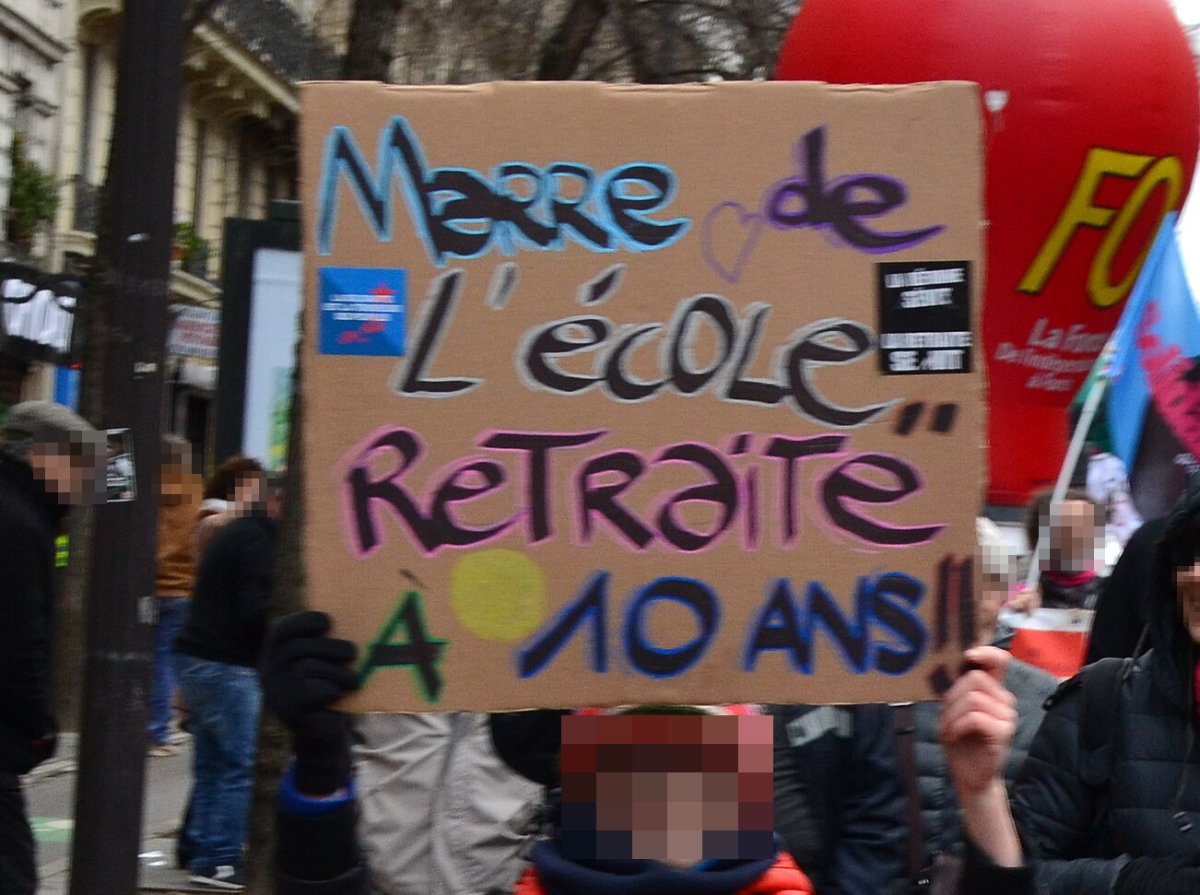 Pancarte « Marre de L'école” Retraite” À 10 ANS !! », Paris (75), 4 janvier 2020
