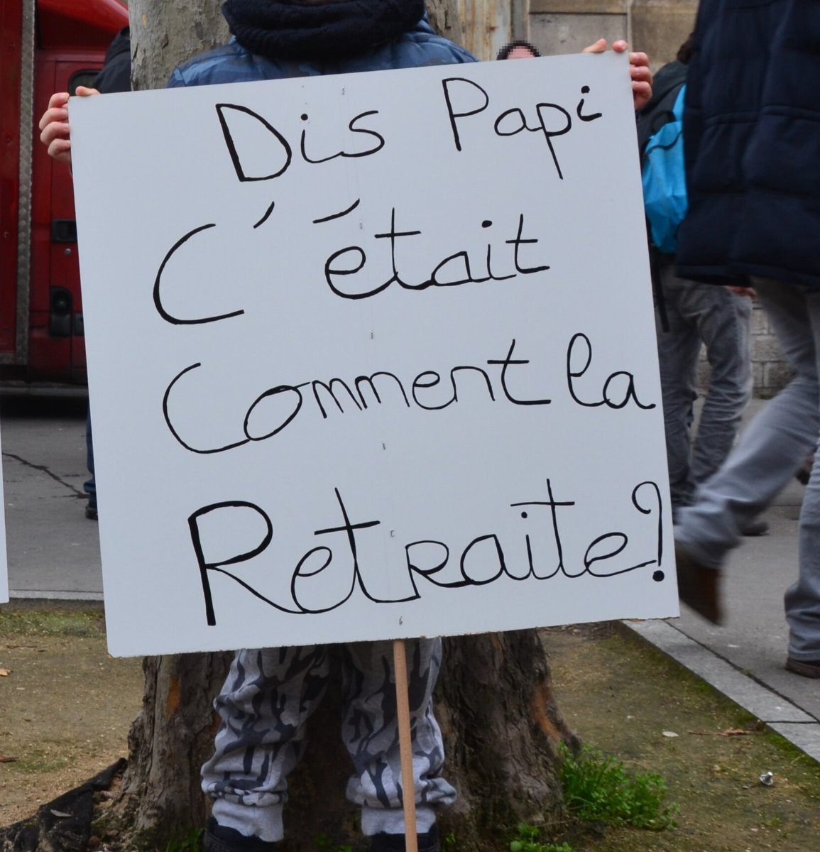 Pancarte « Dis Papi C'était Comment la Retraite ?! », Paris (75), 11 janvier 2020
