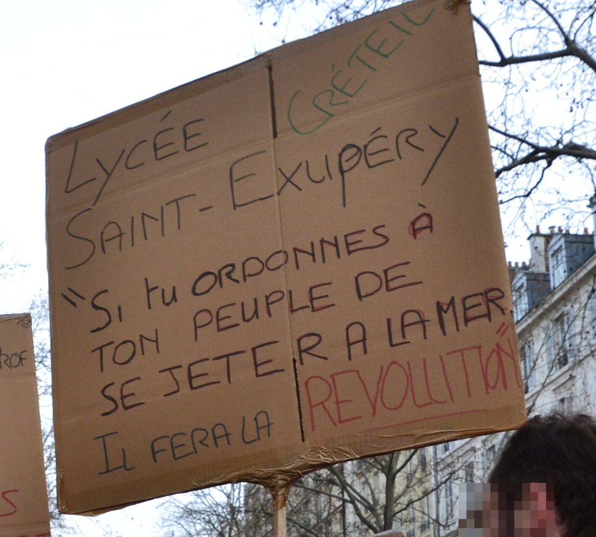 Pancarte « Lycée CRÉTEIL SAINT-Exupéry "Si tu ORDONNES à ton PEUPLE DE se JETER A LA MER, Il FERA LA RÉVOLUTION" », Paris (75), 11 janvier 2020