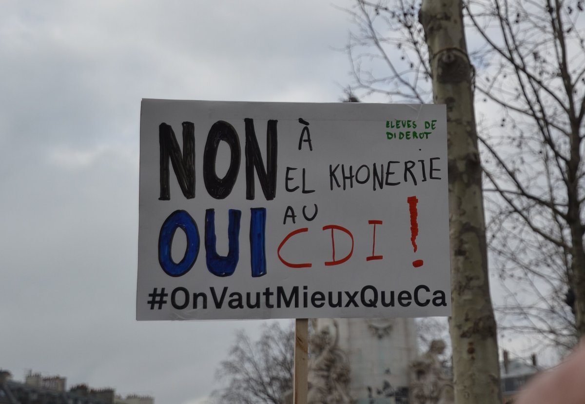 Pancarte « NON À EL KHONERIE OUI AU CDI ! », Paris (75), 9 mars 2016