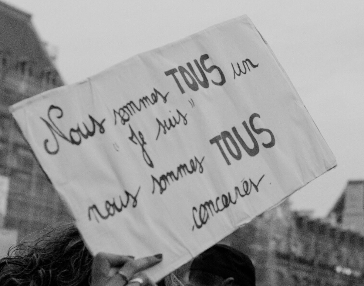 Pancarte « Nous sommes TOUS un "Je suis" nous sommes TOUS concernés. », Paris (75), 11 janvier 2015