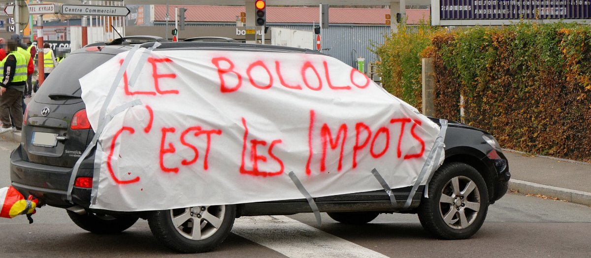Pancarte « LE BOLOLO C'EST LES IMPOTS », Belfort (90), 17 novembre 2018
