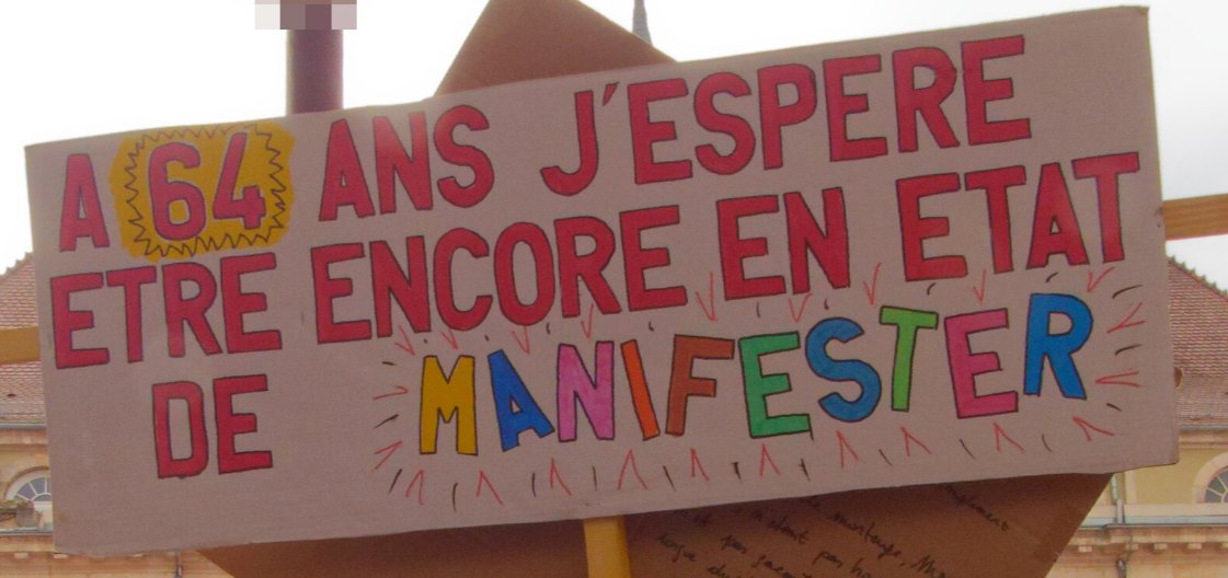 Pancarte « A 64 ANS J'ESPERE ETRE ENCORE EN ETAT DE MANIFESTER », Belfort (90), 7 mars 2023