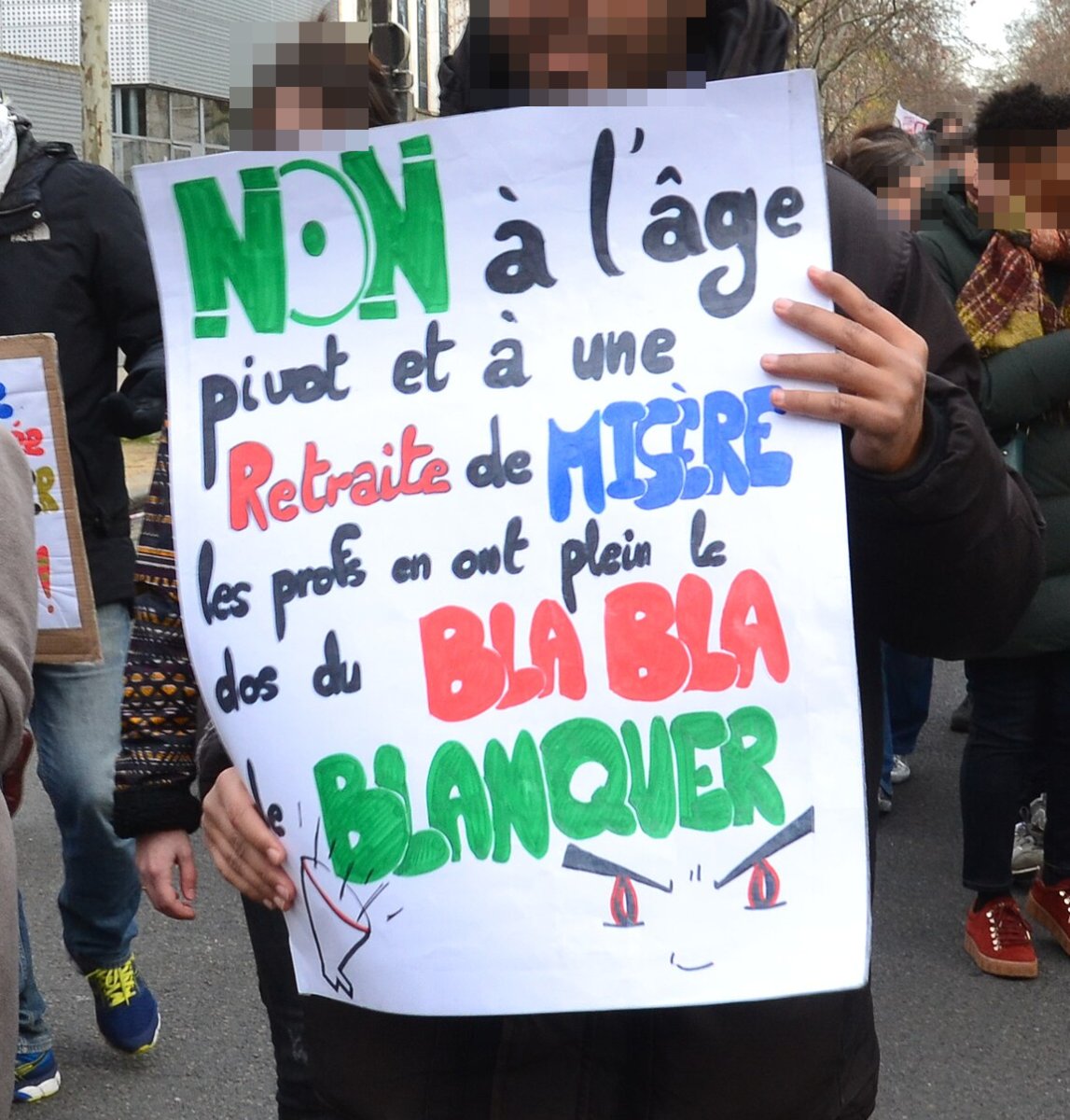 Pancarte « NON à l'âge pivot et à une Retraite de MISÈRE les profs en ont plein le dos du BLA BLA BLANQUER », Paris (75), 11 janvier 2020