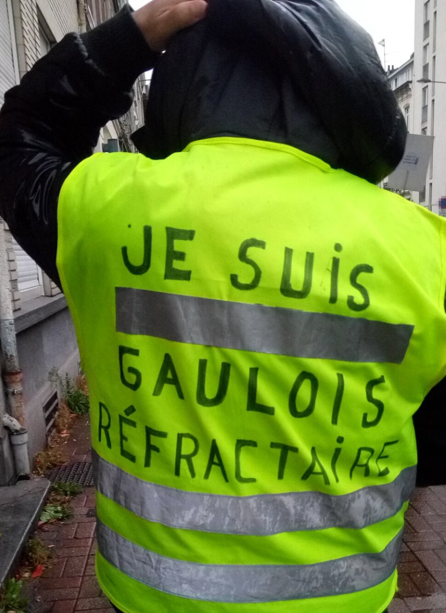 Pancarte « JE SUIS GAULOIS RÉFRACTAIRE », Lille (59), 8 décembre 2018