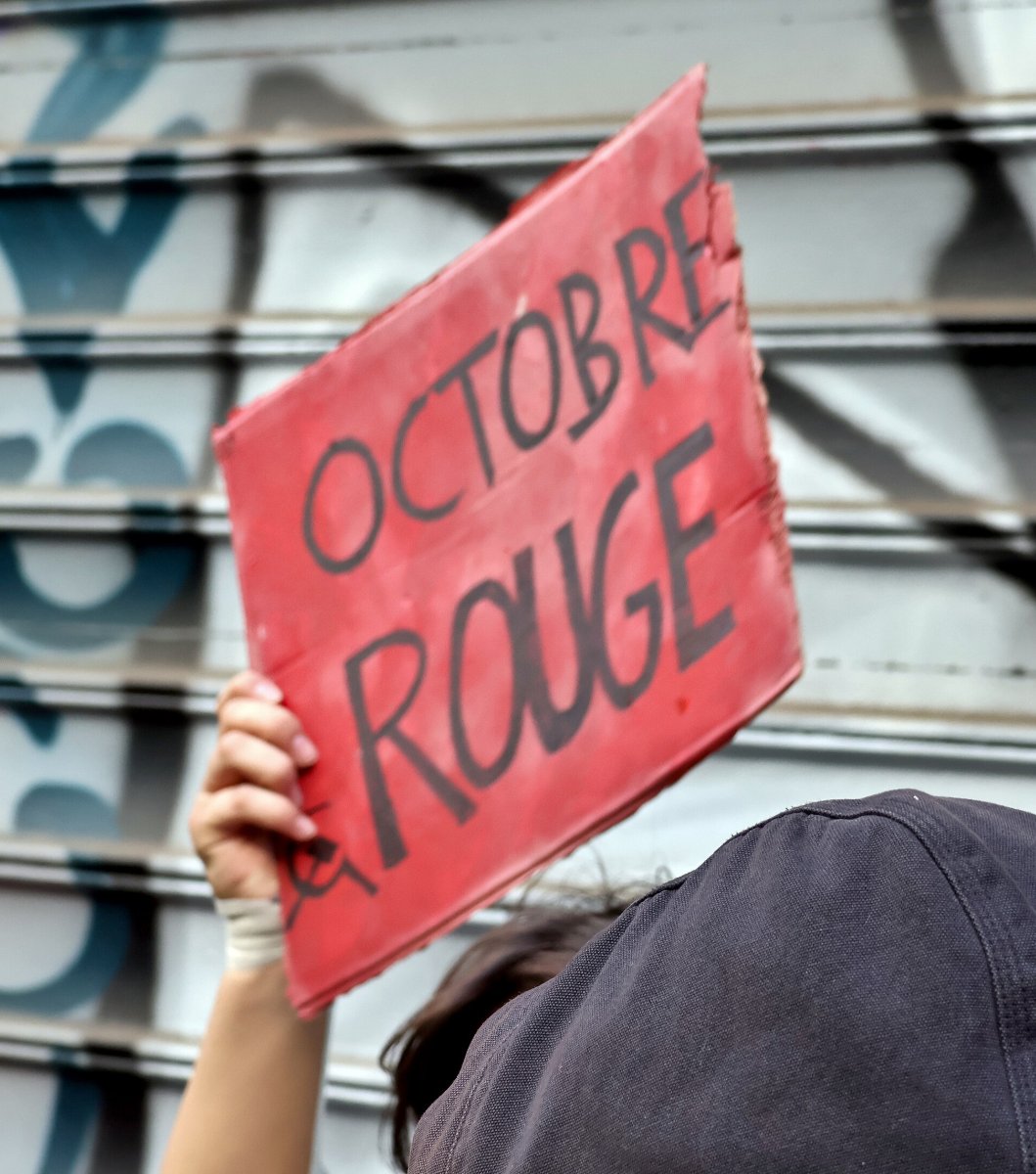 Pancarte « OCTOBRE ROUGE », Paris (75), 17 octobre 2026