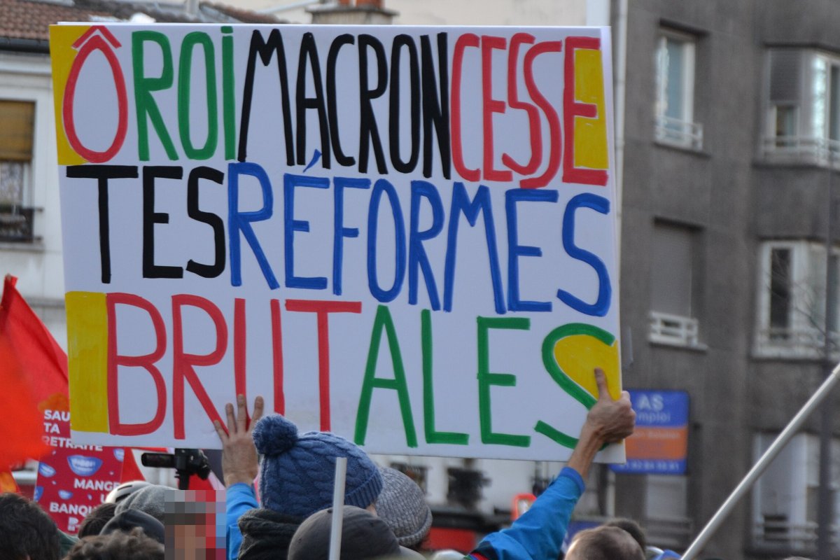 Pancarte « ÔROI MACRON CESSE TES RÉFORMES BRUTALES », Paris (75), 29 janvier 2020