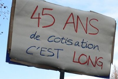 Pancarte « 45 ANS de cotisation C'EST LONG », Paris (75), 10 décembre 2019