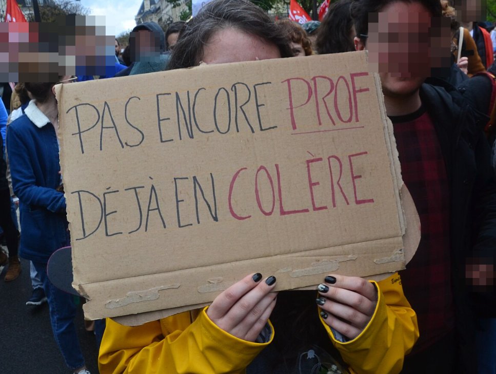 Pancarte « PAS ENCORE PROF DÉJÀ EN COLÈRE », Paris (75), 1 mai 2023