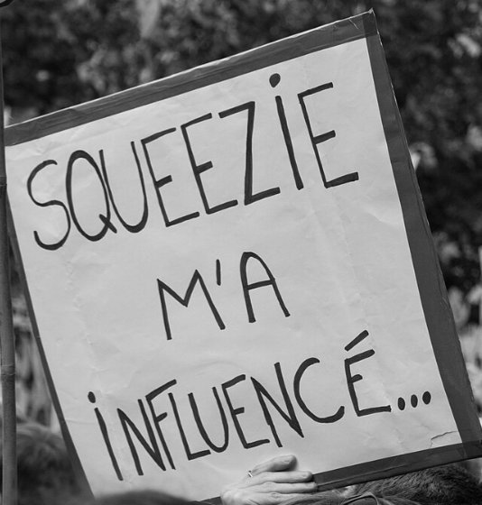 Pancarte « SQUEEZIE M'A INFLUENCÉ... », Paris (75), 15 juin 2024