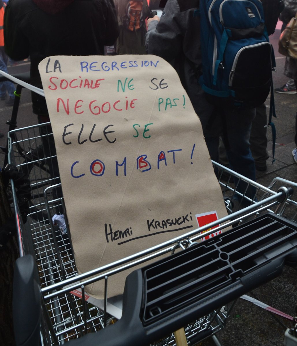 Pancarte « LA REGRESSION SOCIALE NE SE NEGOCIE PAS ! ELLE SE COMBAT ! Henri Krasucki », Paris (75), 9 janvier 2020