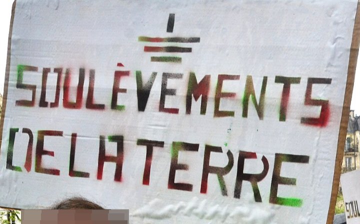 Pancarte « SOULÈVEMENTS DE LA TERRE », Paris (75), 1 mai 2023