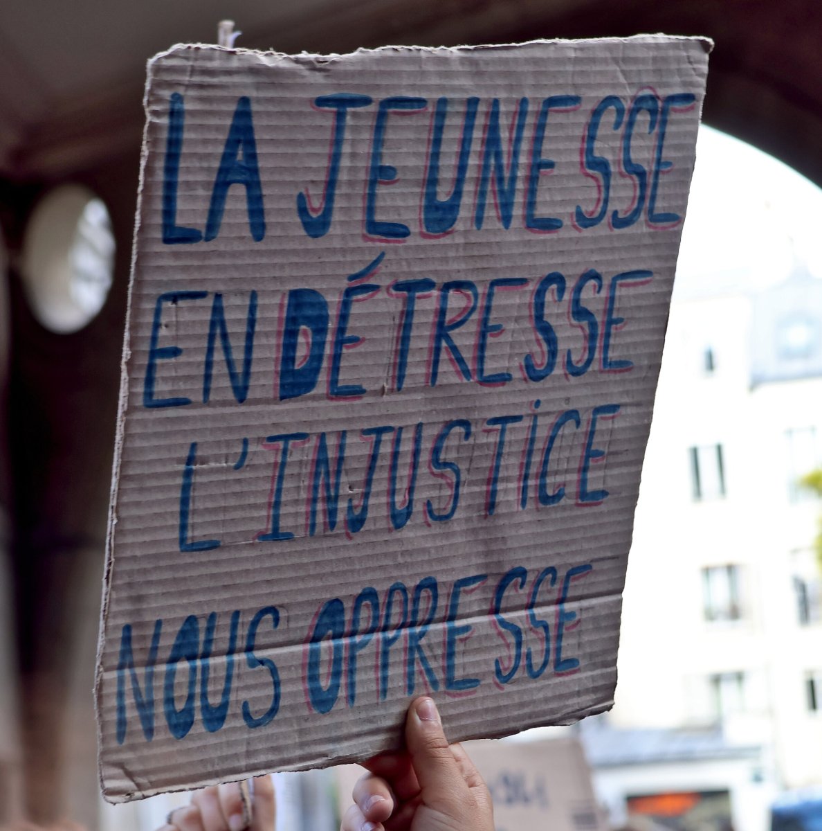 Pancarte « LA JEUNESSE EN DÉTRESSE L'INJUSTICE NOUS OPPRESSE », Paris (75), 17 octobre 2026
