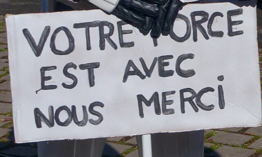 Pancarte « VOTRE FORCE EST AVEC NOUS MERCI », Belfort (90), 15 mars 2023