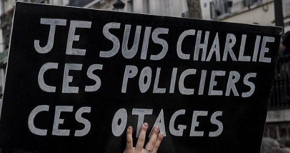 Pancarte « JE SUIS CHARLIE CES POLICIERS CES OTAGES », Paris (75), 11 janvier 2015
