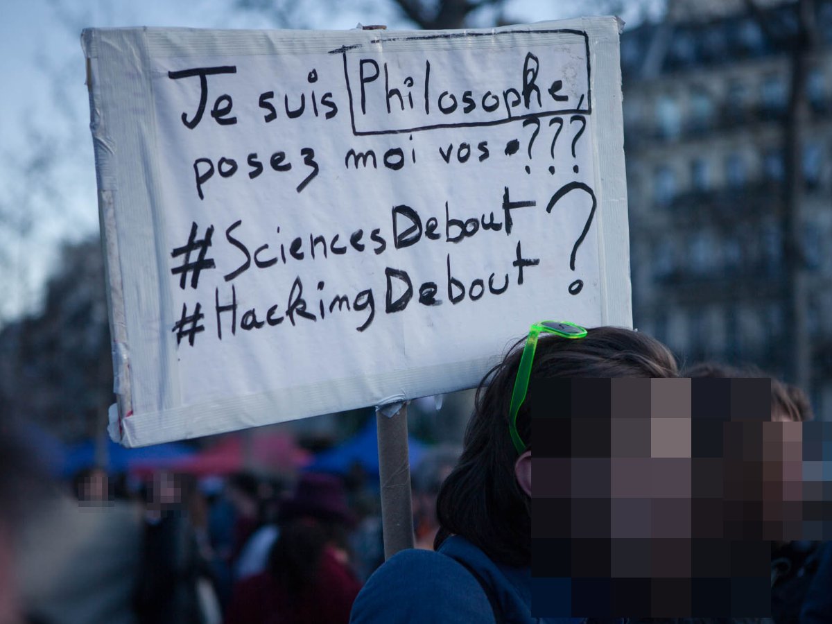 Pancarte « Je suis Philosophe, posez moi vos ??? #SciencesDebout #HackingDebout ? », Paris (75), 10 avril 2016
