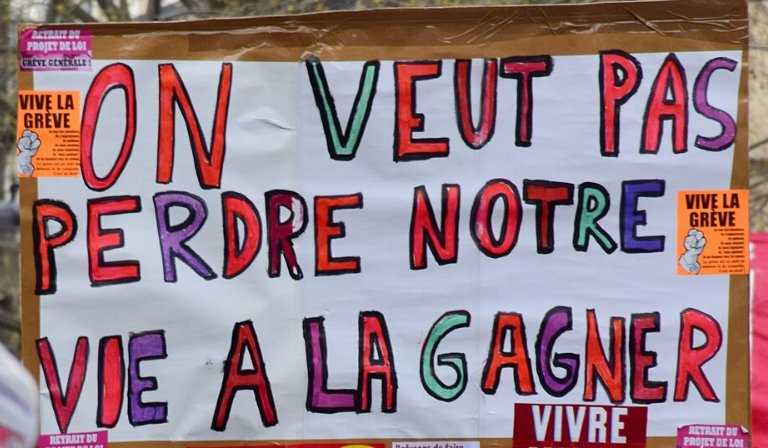 Pancarte « ON VEUT PAS PERDRE NOTRE VIE A LA GAGNER », Paris (75), 9 avril 2016
