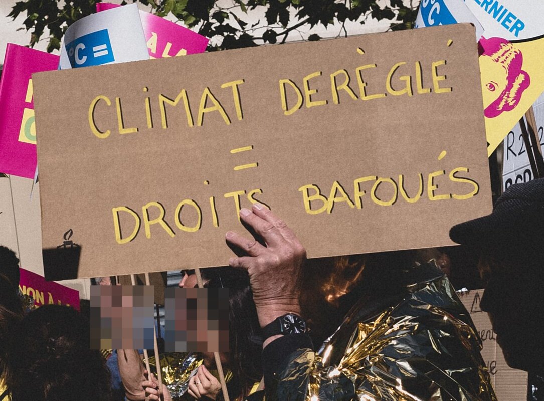 Pancarte « CLIMAT DERÈGLE = DROITS BAFOUÉS », Paris (75), 20 septembre 2019