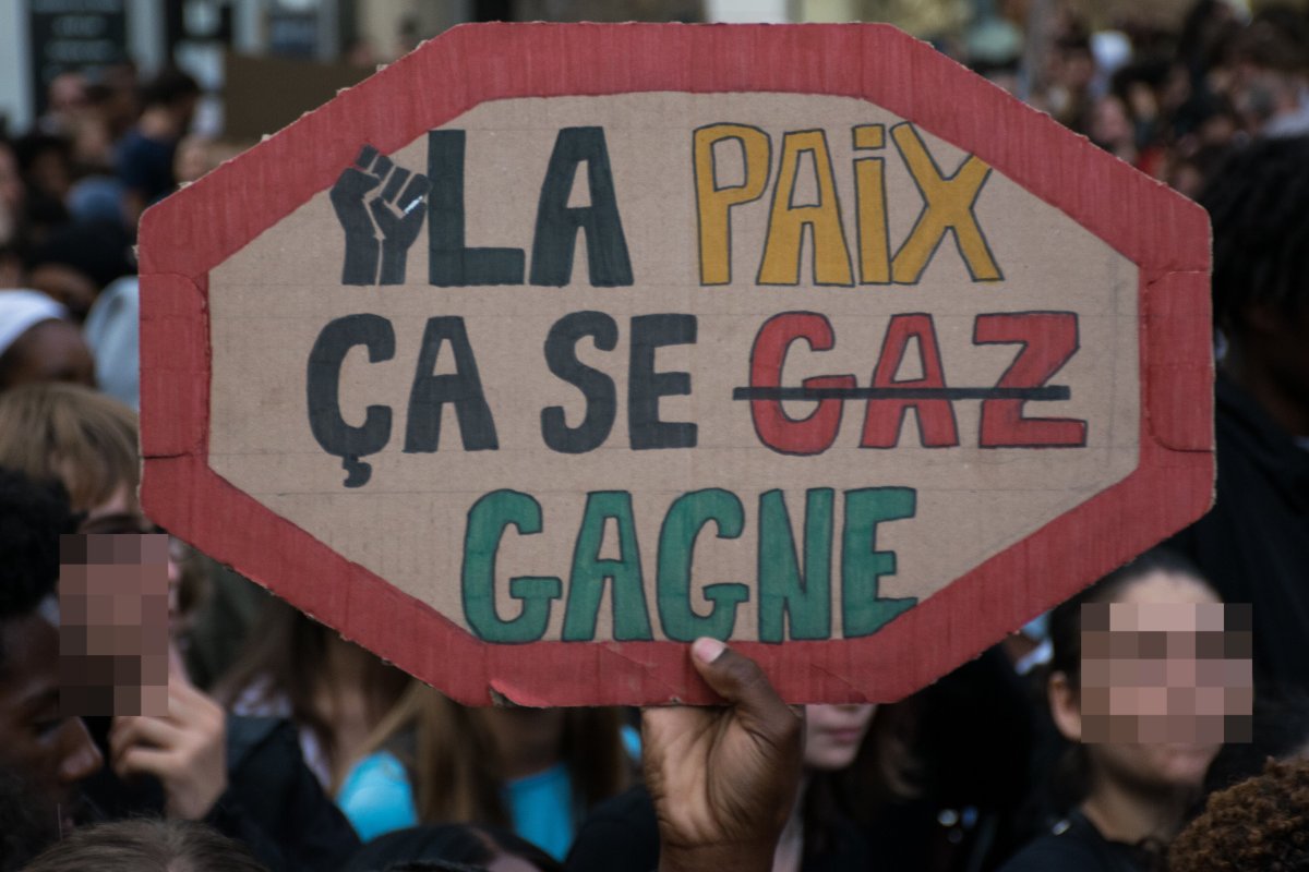 Pancarte « LA PAIX ÇA SE GAGNE », Paris (75), 6 octobre 2026
