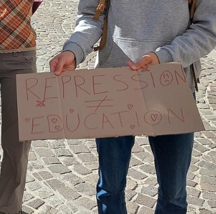 Pancarte « REPRESSION ≠ EDUCATION », Nancy (54), 6 octobre 2026